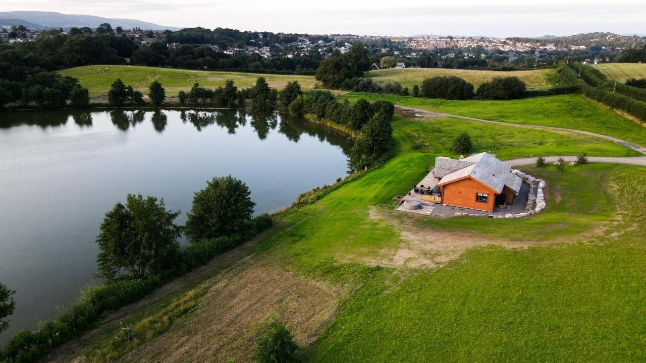 Cuddfan Lodge On A Gorgeous Private Lake Newport  Exterior foto
